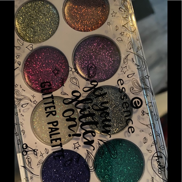 Brand New Makeup set bundles variety of items - Picture 2 of 8